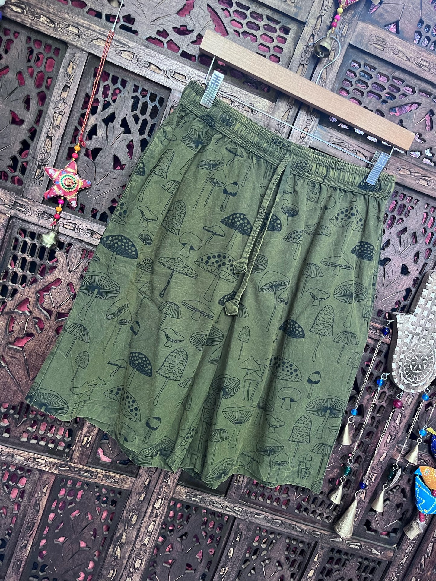 25Mushroom Baggy Shorts