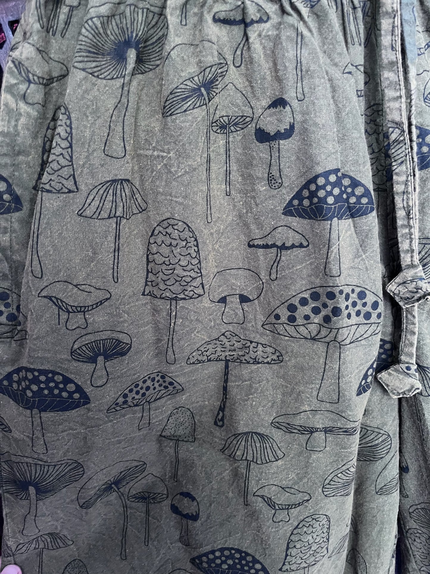 25Mushroom Baggy Shorts