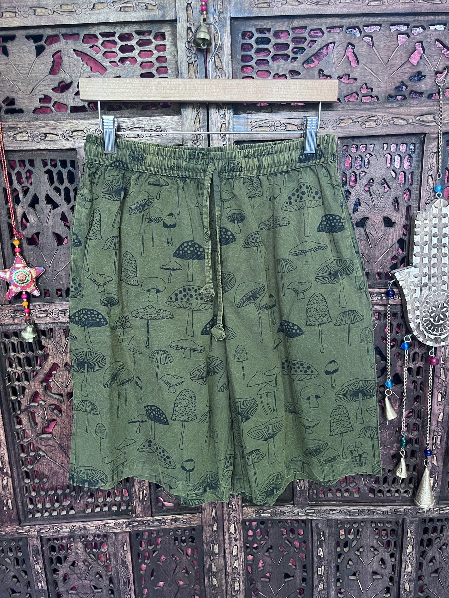 25Mushroom Baggy Shorts